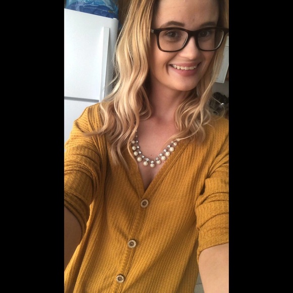 Meet your posher, Ashley - Picture 1 of 1